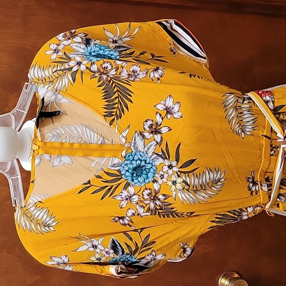 Lane Bryant Womens Jumpsuit Yellow Floral Tie Waist V Neck in Size 16 - Picture 2 of 14